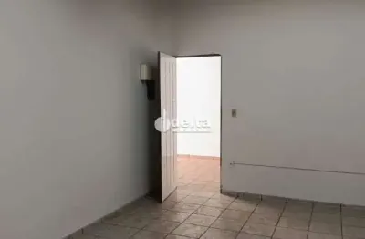 Loja disponível para locação no bairro custódio pereira em uberlândia-mg