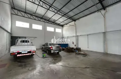 Galpão disponível para locação no bairro pacaembu em uberlândia-mg
