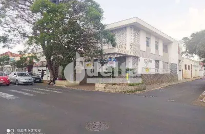 Casa comercial disponível para locação no bairro centro em uberlândia-mg
