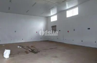 Loja disponível para locação no bairro marta helena em uberlândia-mg.