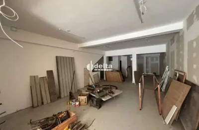 Loja disponível para locação no bairro Brasil em Uberlândia-MG.
