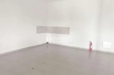 Loja disponível para locação no bairro shopping park em uberlândia - mg.