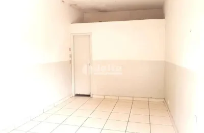 Loja disponível para locação no bairro bom jesus em uberlândia-mg.
