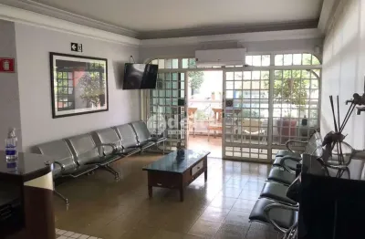 Casa comercial disponível para locação no bairro morada da colina em uberlândia-mg