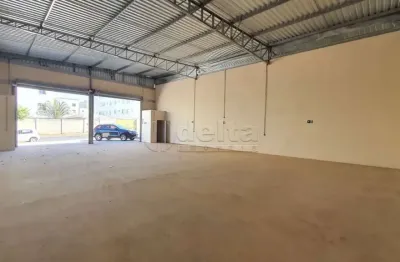 Galpão disponível para locação no bairro shopping park em uberlândia-mg.