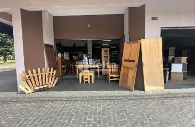 Loja disponível para locação no bairro santa mônica em uberlândia-mg.