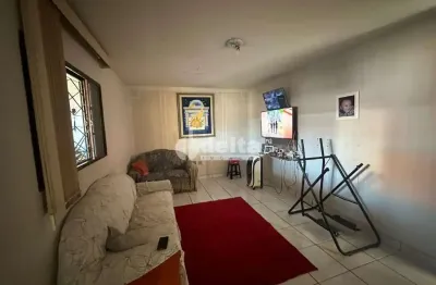 Casa residencial disponível para locação no bairro fundinho em uberlândia-mg