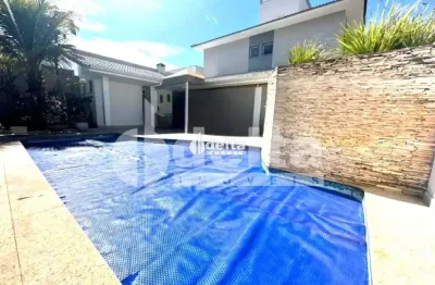 Casa em condomínio disponível para locação no bairro morada da colina em uberlândia-mg