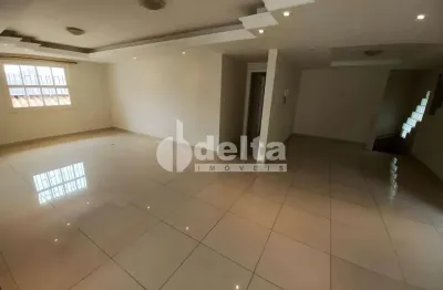 Casa comercial e residencial disponível para locação no bairro lidice em uberlândia-mg