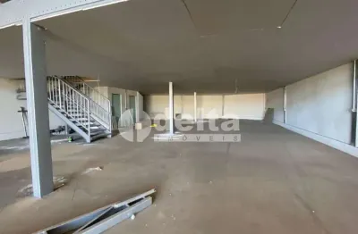 Loja disponível para locação no bairro santa mônica em uberlândia-mg.