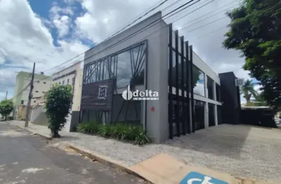 Loja disponível para locação no bairro Santa Mônica em Uberlândia-MG.