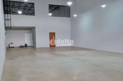 Galpão comercial disponível para locação no bairro grand ville em uberlândia-mg
