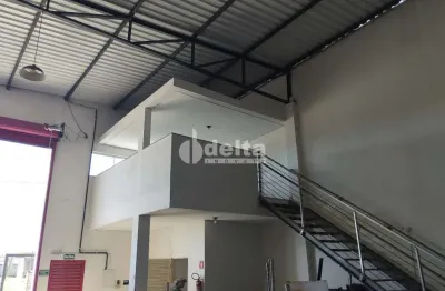 Galpão comercial disponível para locação no bairro santa rosa em uberlândia-mg