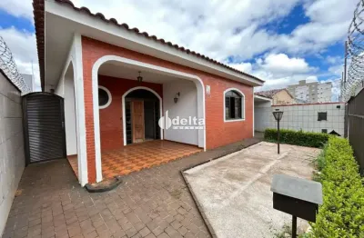Casa residencial disponível para locação e venda no bairro Nossa Senhora Aparecida em Uberlândia-MG