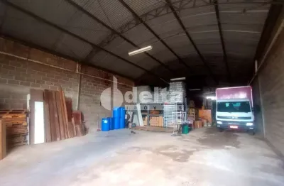 Galpão disponível para locação no bairro brasil em uberlândia-mg