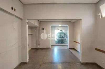 Casa comercial disponível para locação no bairro fundinho em uberlândia-mg