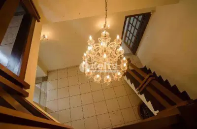 Casa Comercial disponível para locação no bairro Centro em Uberlândia-MG