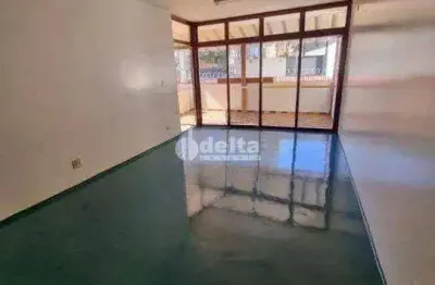 Casa comercial disponível para locação e venda no bairro fundinho em uberlândia-mg