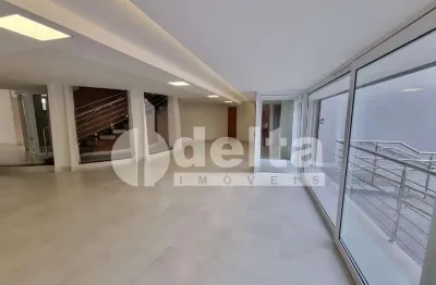 Casa comercial disponível para locação no bairro centro em uberlândia-mg