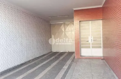 Casa comercial disponível para locação no bairro centro em uberlândia-mg