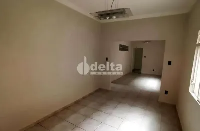 Casa residencial com 3 quartos sendo 1 suíte disponível para locação e venda no bairro nossa senhora aparecida em uberlândia-mg