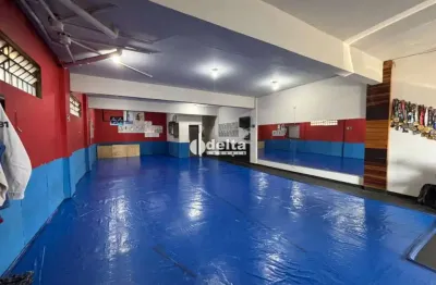 Loja comercial disponível para locação no bairro santa monica em uberlândia-mg