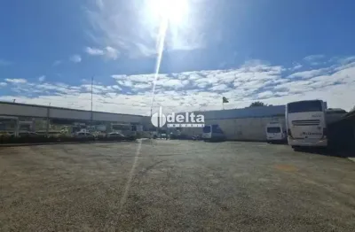 Galpão comercial disponível para locação no bairro martins em uberlândia-mg