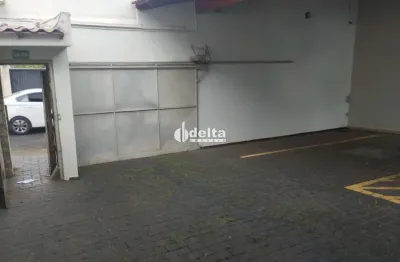 Casa comercial ou residencial disponível para locação ou venda no bairro brasil em uberlândia-mg