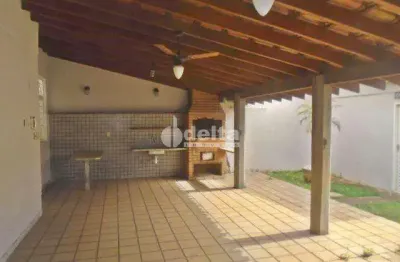 Casa comercial disponível para locação no bairro nossa senhora aparecida em uberlândia-mg