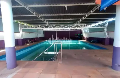 Casa comercial disponível para locação no bairro brasil em uberlândia-mg