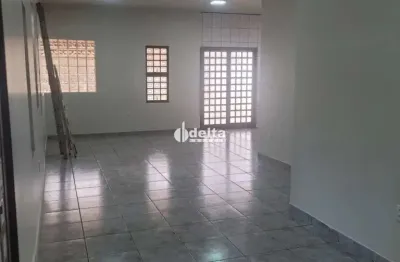 Casa residencial disponível para locação no bairro santa mônica em uberlândia-mg.