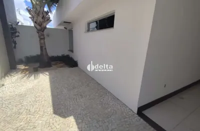 Casa residencial/comercial disponível para locação no bairro brasil em uberlândia-mg.