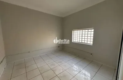 Comodo comercial disponível para locação no bairro martins em uberlândia-mg