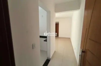Apartamento disponível para locação no bairro santa mônica em uberlândia-mg