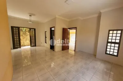 Casa residencial disponível para locação no bairro santa mônica em uberlândia-mg.