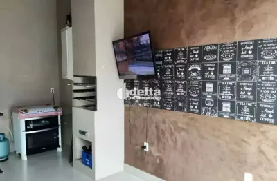 Casa residencial disponível para locação no bairro brasil em uberlândia-mg.