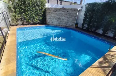 Casa residencial em condomínio disponível para locação no bairro gávea em uberlândia-mg.