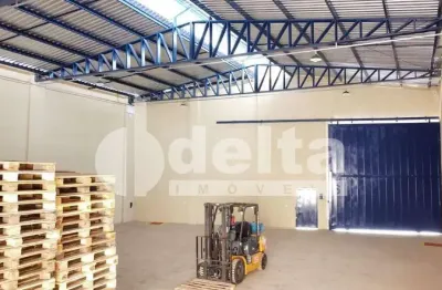 Galpão disponível para locação no bairro luizote de freitas em uberlândia-mg.