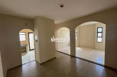 Casa residencial disponível para locação no bairro carajás em uberlândia-mg