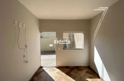 Casa residencial disponível para locação no bairro jardim europa em uberlândia-mg.
