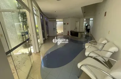 Casa comercial disponível para locação no bairro osvaldo rezende em uberlândia-mg.