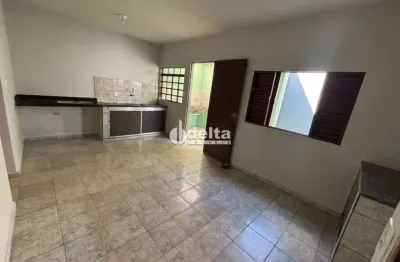 Casa residencial com cômodo comercial disponível para locação no bairro morumbi em uberlândia-mg