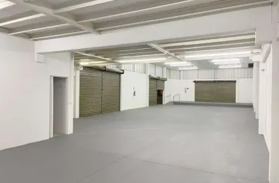 Galpão disponível para locação no bairro nossa senhora aparecida em uberlândia-mg.