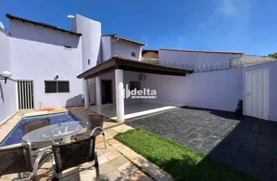 Casa residencial com 3 quartos disponível para locação no bairro jardim patrícia em uberlândia-mg.