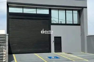 Galpão disponível para locação no bairro Alto Umuarama em Uberlândia-MG.