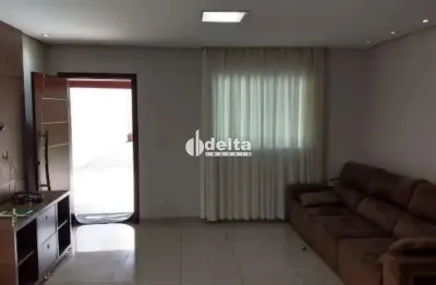 Casa residencial com 3 quartos, disponível para locação no bairro minas gerais em uberlândia-mg