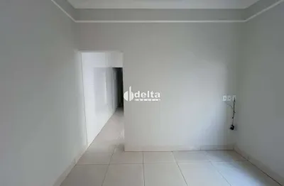 Casa residencial com 3 quartos disponível para locação no bairro santa rosa uberlândia-mg.