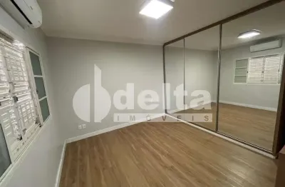Casa residencial com 3 quartos, disponível para locação no bairro vigilato pereira em uberlândia-mg