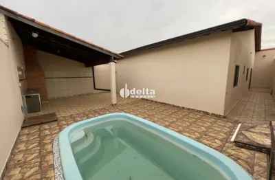 Casa residencial com 4 quartos disponível para locação no bairro cidade jardim em uberlândia-mg.
