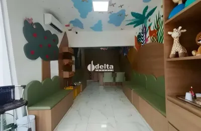Casa comercial com habite-se disponível para venda no bairro martins em uberlândia-mg.